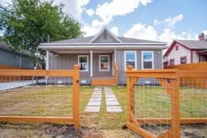 Seize the Moment! 4br/3ba Gem w/ Downtown Views! Tourist base, San Antonio