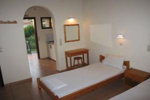 Makris Yialos Apartments, Lassi