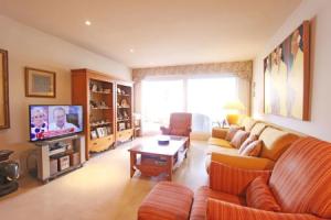 1105 Beachfront Apartment Golden Mile 4 Pools, Marbella
