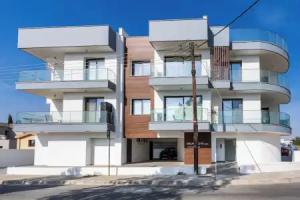 Azoria - Stylish 1-BR Apartment in, Kiti
