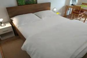 B&B Guest House "Be Happy"-Parking,Breakfast Center, Split