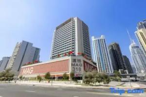 Elegant 1BR + Guest Room Near Burj Khalifa, Dubai