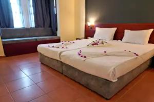 Lemas Suite Hotel, Side