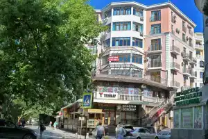 Plyazhnyy on Botkinskaya Street, Yalta