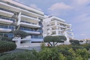 118 LCA - Stay White Petals Apartment, Larnaka