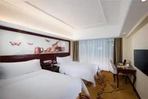 Vienna Hotel(Shenzhen Pinghu Shuangyong Street Metro Station), Shenzhen