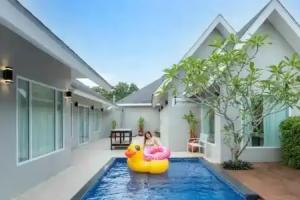 Colorful Pool Villa, Thalang