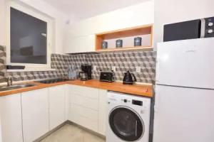 Primo - One Bedroom Apartment - Next to Cismigiu Park and Victoria Avenue, Bucharest