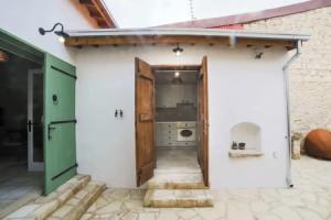 Eftychia's House, Lofou