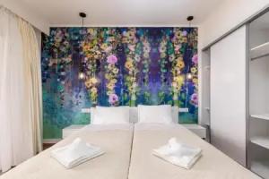 Aqua Luxury Suites by Estia, Roda