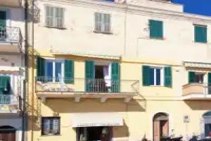 Appartamento fronte mare a Apartments, Ospedaletti