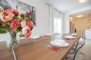 Lavish Brand New Four Bedroom Townhouse, Burlington