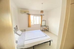 Gems's Apartment - Luxury 3 bedroom penthouse with Pool, Karavas