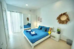 Seafront Sea View Maisonette with Yards Hotel, Qawra