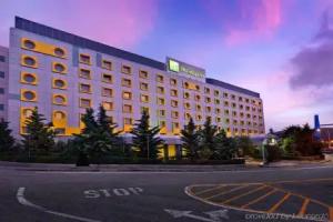 Holiday Inn Athens Attica Av. Airport West by IHG, Athens