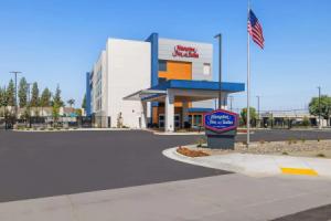 Hampton Inn & Suites by Hilton Central, Bakersfield
