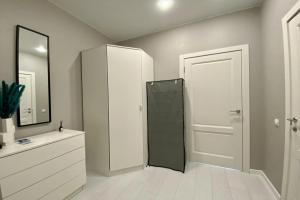 Compass (Compass) on Sergei Dzhanbrovsky Street 5, Tyumen