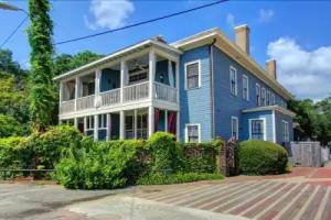 Grey Pearl Tourist base, Savannah
