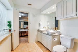 4 Mi to At&t Stadium: Fort Worth Townhome! Apartments, Arlington
