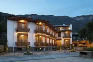 Gokturk Otel, Akyaka