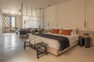Enorme EOS Santorini Hotel, Pirgos