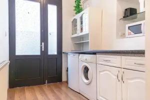 Bright 1BR Apt Perfect for Long Stays Apartments, Vienna