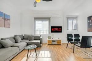 Central Apartment 2 Bedrooms Netflix Wifi, GANDIA