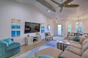 Chic Oasis w/ Pool - Steps to Shore! Tourist base, Cocoa Beach
