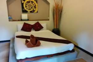 Dolphin Bungalows, Hinkong
