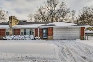 1 Mi to Butler! Family-friendly Home Tourist base, Indianapolis