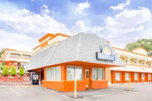 Super 8 By Wyndham Houston/Dtwn/I-610, Houston