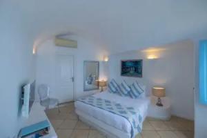 Above Blue Suites, Imerovigli