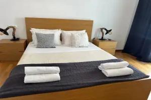 Seaview & Jacuzzi Apartments, Tourlos