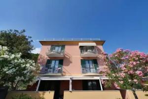 Hotel Mondial, Moneglia