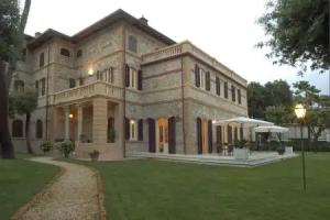 Villa Signori, Marina di Pietrasanta