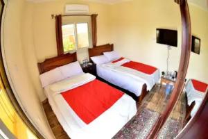 Royal pyramids Inn, Cairo