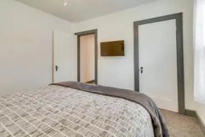 Charming Home: 2 Mi to Downtown Tourist base, Springfield
