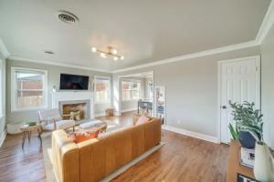 Lovely Vacation Rental ~ 3 Mi to Downtown! Tourist base, Tulsa