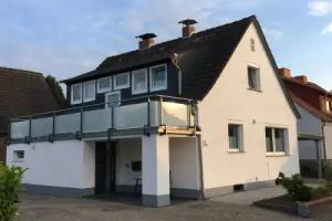 Ferienwohnung „Im Kleinen Löök“ - DG - 2 Zimmer - Balkon - Boxspringbett - 2 TV Apartments, Rinteln