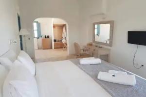 Black Rose Suites, Perivolos