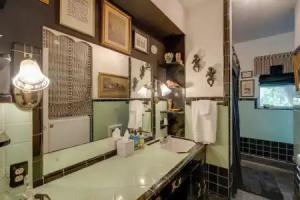Spacious Home ~ 5 Mi to Downtown! Apartments, San Antonio