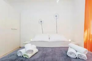 Stunning Home in With Wifi and 1 Bedrooms, KRK