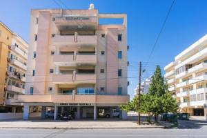 Calina - 3-BR Apt & Pool in Mackenzie Apartments, Larnaka