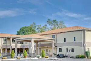 Days Inn & Suites by Wyndham Niagara Falls/Buffalo, Niagara Falls