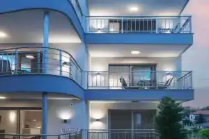 Summer Inn, Polykhrono