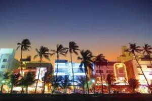 BEST DEAL! 2BR Modern Beachfront Ocean Drive WiFi Tourist base, Miami Beach