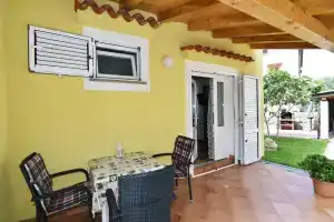Apartments Luni, Baska