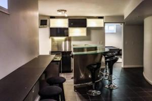 Large vacation home! 3 level 8 beds Apartments, Surrey