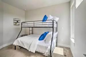 City Skyline Views: Upscale Townhome Apartments, Denver