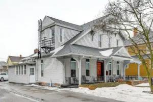 Explore! Charming Home 1 Mi to Downtown Tourist base, Rochester